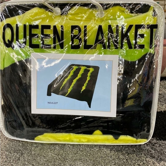 Vibrant Black and Green Queen Blanket - Picture 1 of 4